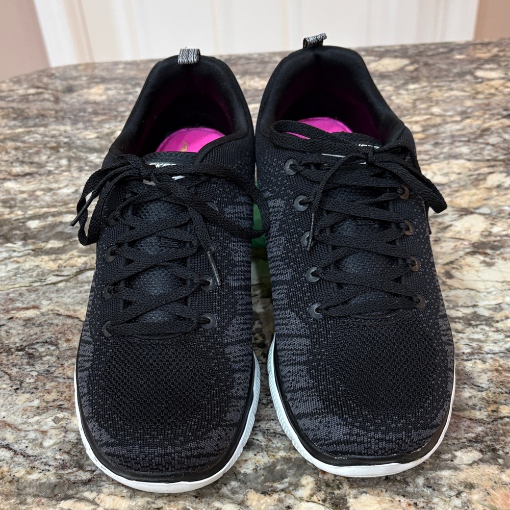 NWOT Skechers Women's Black Athletic Shoes